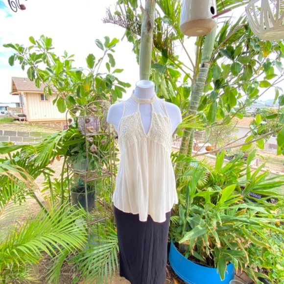 American Eagle outfitters size medium the cutest Lacy sleeveless  top  length 26 - Picture 8 of 8